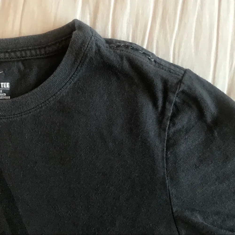 Nike black graphics T-shirt size YLG